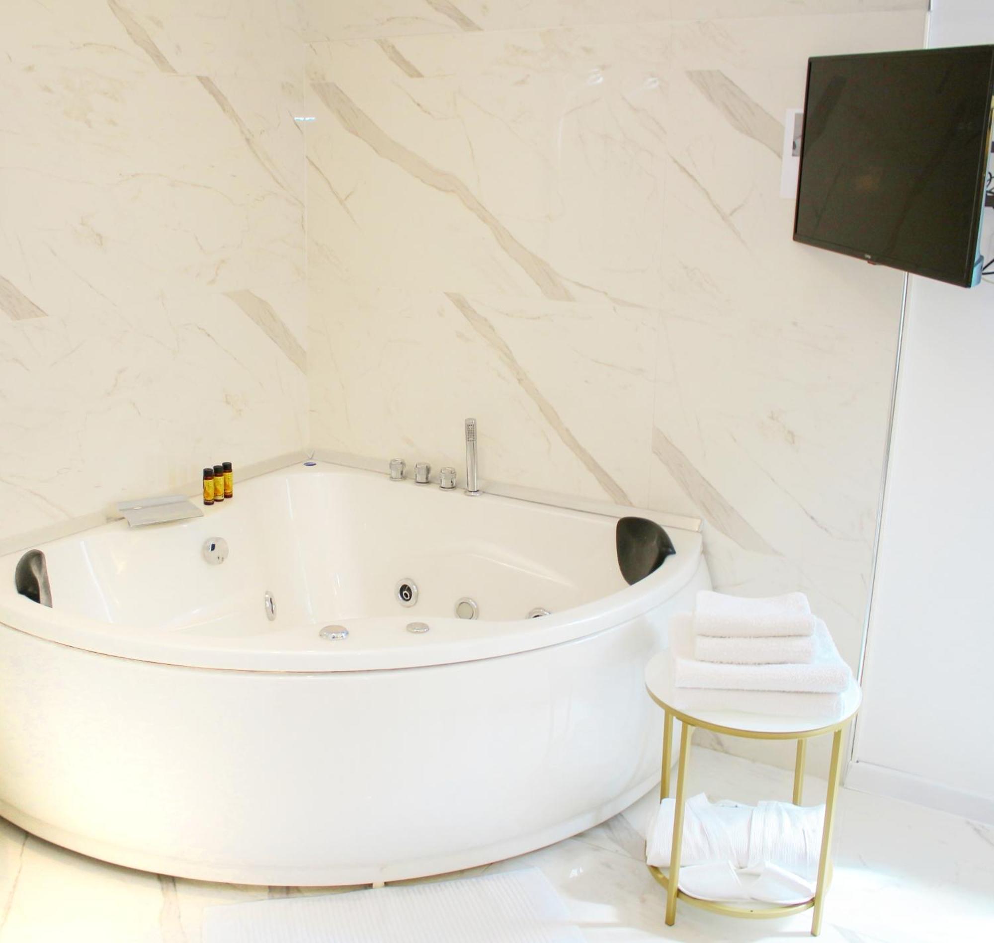 Lumiere Luxe Suites Белград Екстериор снимка